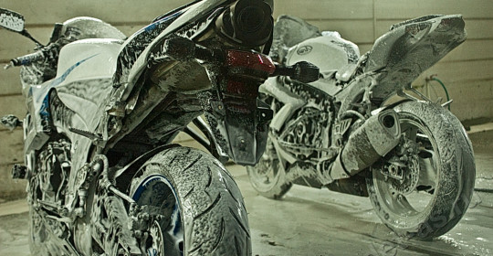 Можно ли мыть мотоцикл на автомойке