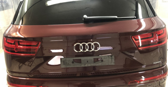 Полировка кузова Audi Q7 и нанесение керамики UltraOneTop